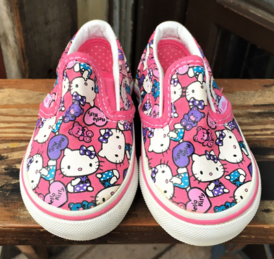 KIDS VANS HELLO KITTY クラシック スリッポン us4(9cm) キティちゃん